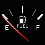 Manejar tu auto con la reserva de combustible es un mal hábito